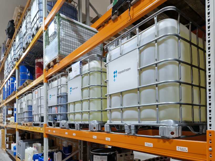 Stock en vrac et stockage logistique chez Polyestershoppen